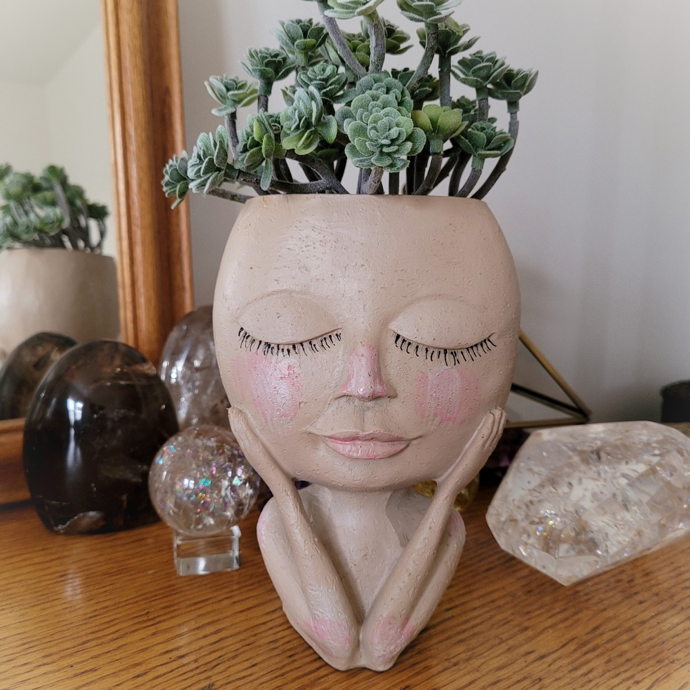 Lovely Lady Planter 🌿